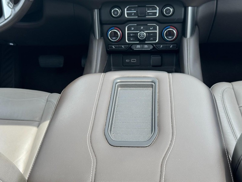 Chevrolet Tahoe Vehicle Full-screen Gallery Image 17