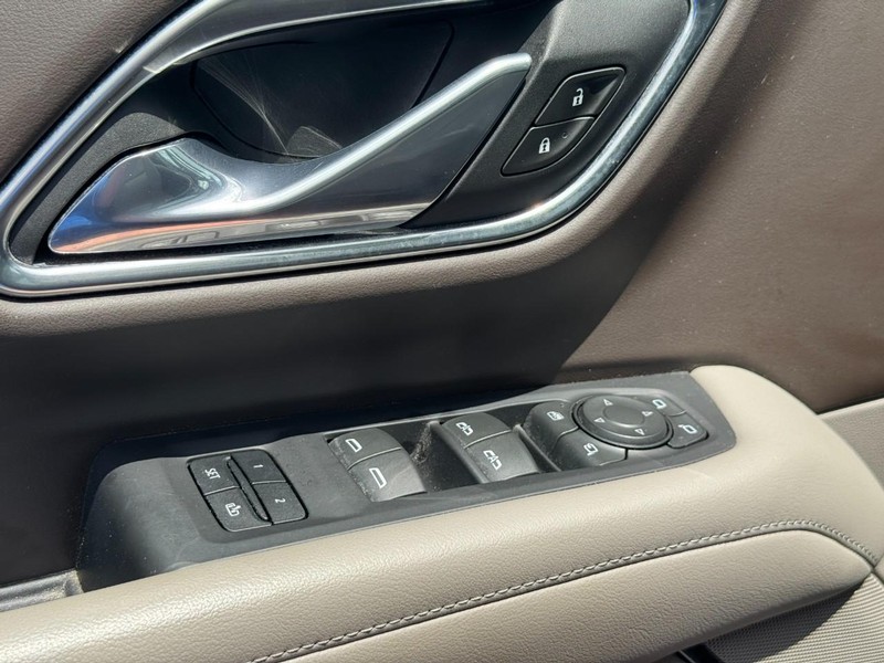 Chevrolet Tahoe Vehicle Full-screen Gallery Image 18