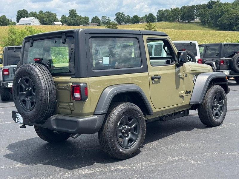 Jeep Wrangler Vehicle Full-screen Gallery Image 3
