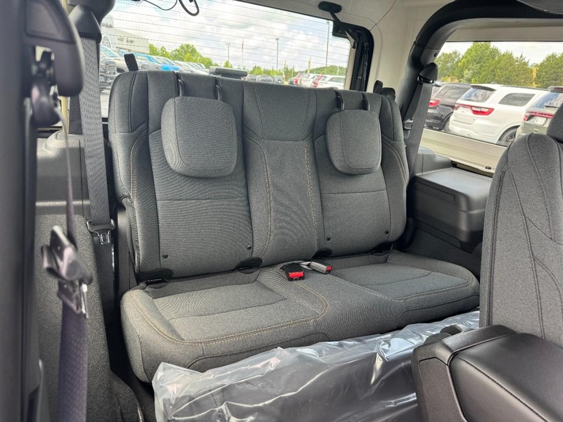 Jeep Wrangler Vehicle Full-screen Gallery Image 5