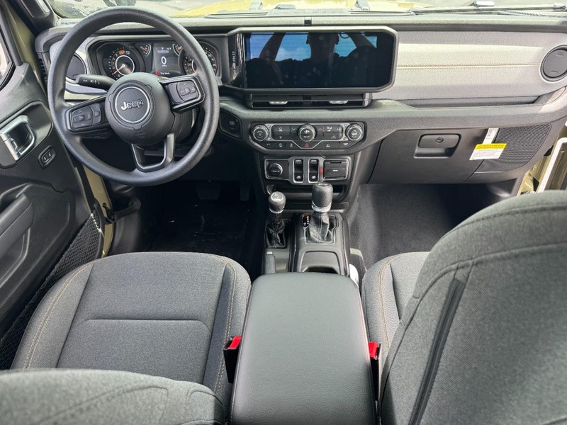 Jeep Wrangler Vehicle Full-screen Gallery Image 7