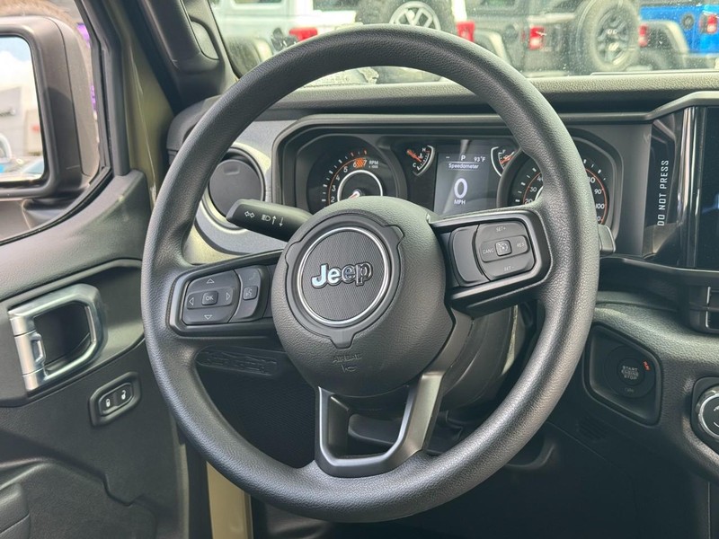 Jeep Wrangler Vehicle Full-screen Gallery Image 8