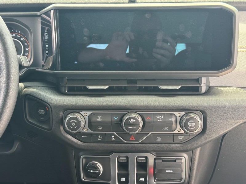 Jeep Wrangler Vehicle Full-screen Gallery Image 9