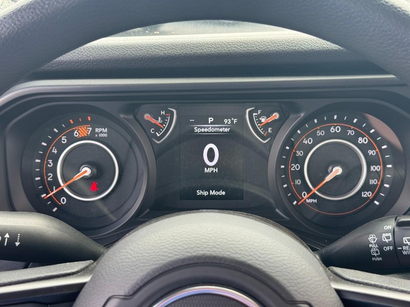 Jeep Wrangler Vehicle Full-screen Gallery Image 15