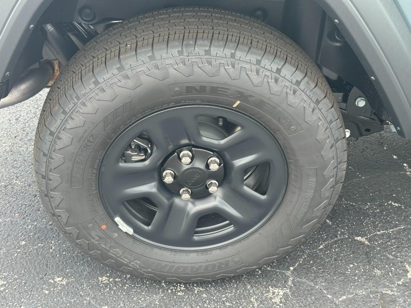 Jeep Wrangler Vehicle Full-screen Gallery Image 4