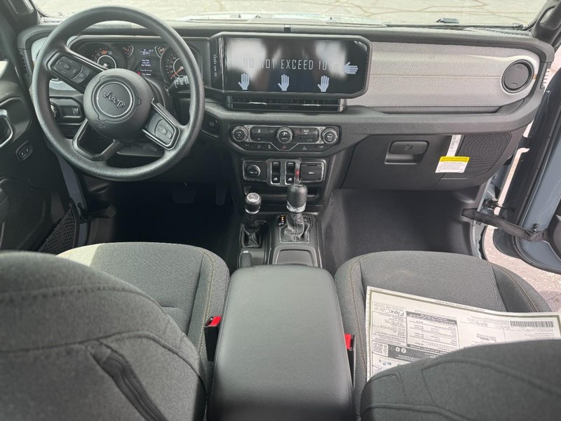 Jeep Wrangler Vehicle Full-screen Gallery Image 6