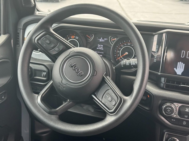 Jeep Wrangler Vehicle Full-screen Gallery Image 7