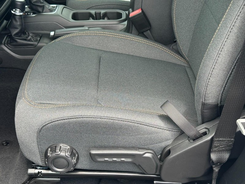 Jeep Wrangler Vehicle Full-screen Gallery Image 11