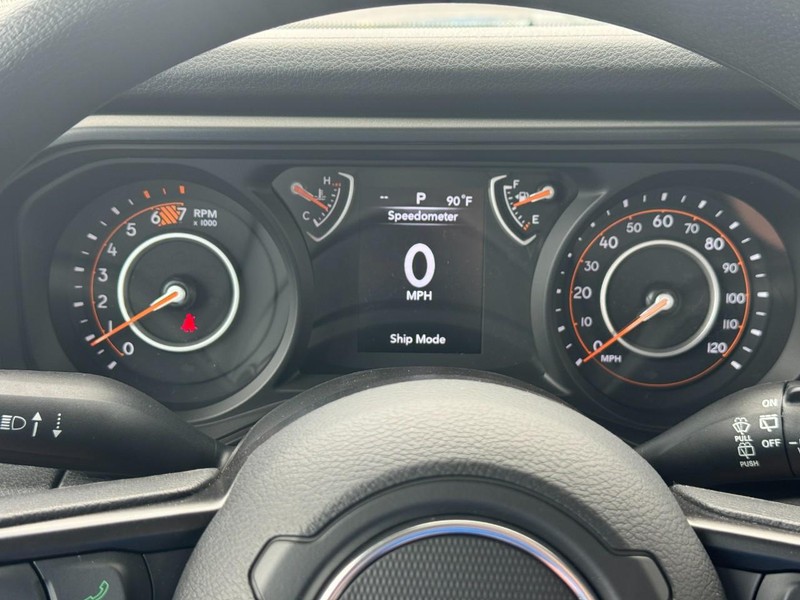 Jeep Wrangler Vehicle Full-screen Gallery Image 14