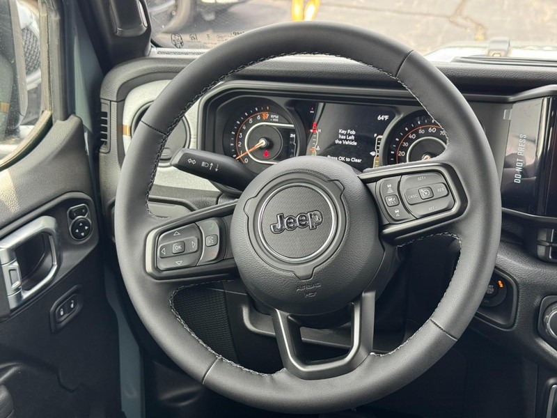 Jeep Gladiator Vehicle Full-screen Gallery Image 7