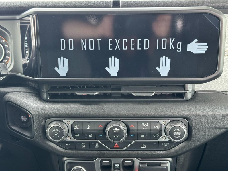Jeep Gladiator Vehicle Full-screen Gallery Image 8