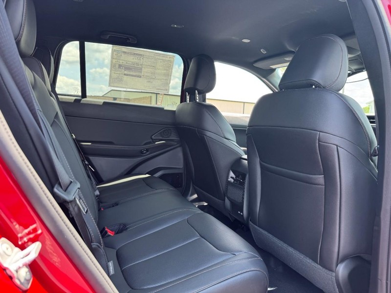Jeep Cherokee Vehicle Full-screen Gallery Image 5