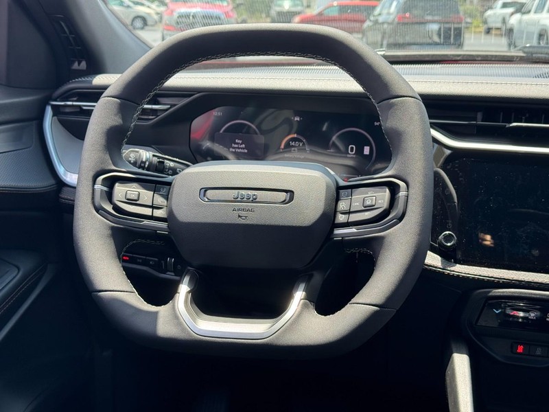 Jeep Cherokee Vehicle Full-screen Gallery Image 7