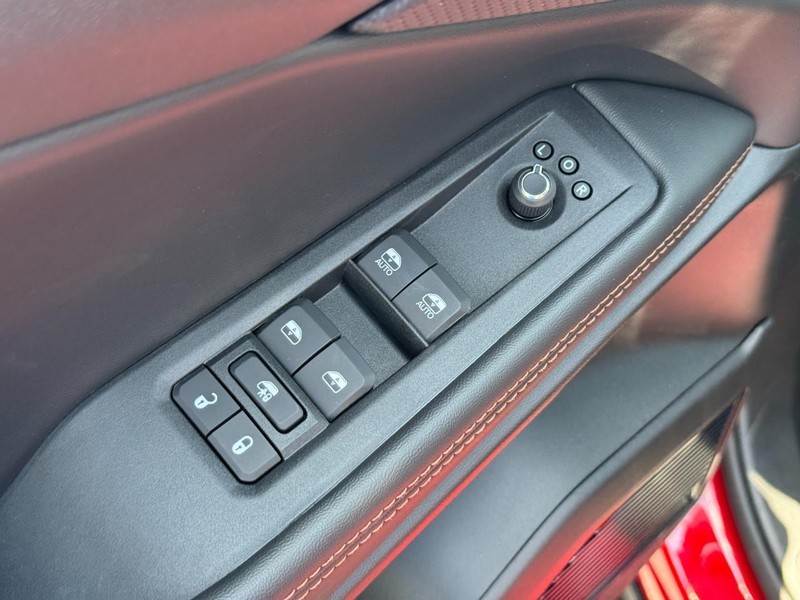 Jeep Cherokee Vehicle Full-screen Gallery Image 10