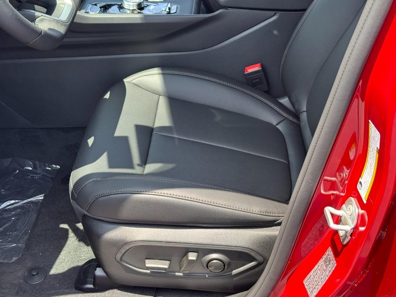 Jeep Cherokee Vehicle Full-screen Gallery Image 11