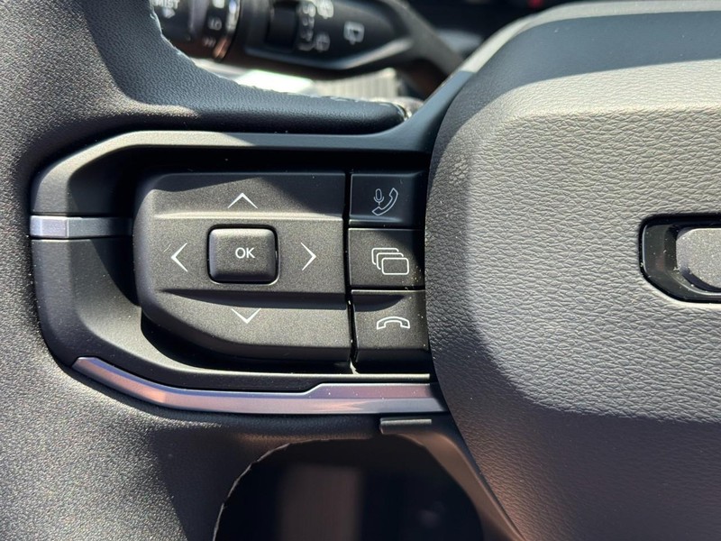 Jeep Cherokee Vehicle Full-screen Gallery Image 12