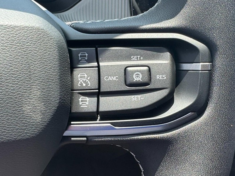 Jeep Cherokee Vehicle Full-screen Gallery Image 13