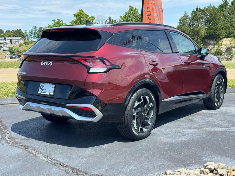 Kia Sportage Vehicle Full-screen Gallery Image 02