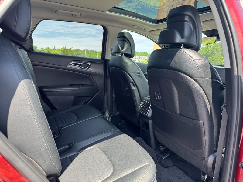 Kia Sportage Vehicle Full-screen Gallery Image 09