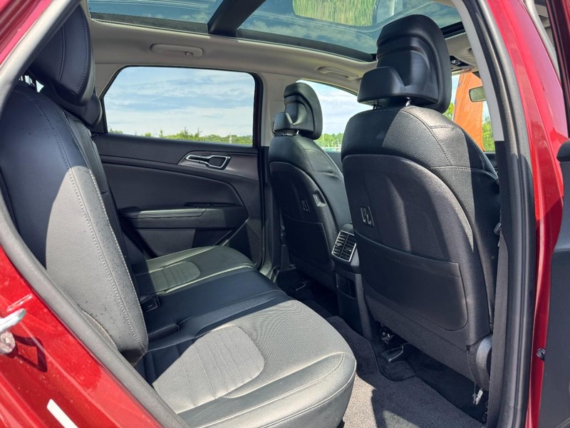 Kia Sportage Vehicle Full-screen Gallery Image 10