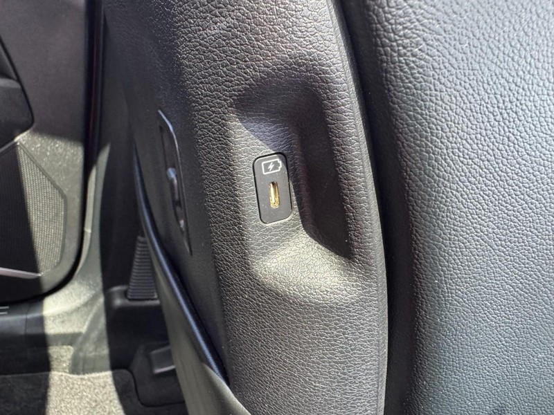 Kia Sportage Vehicle Full-screen Gallery Image 11