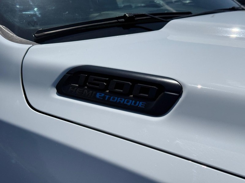 Ram 1500 Vehicle Full-screen Gallery Image 9