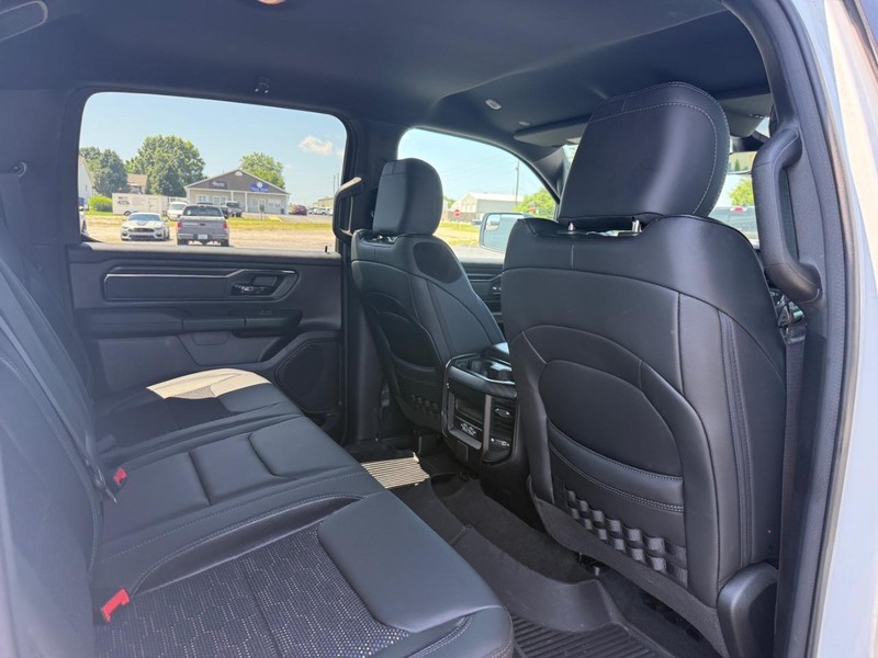 Ram 1500 Vehicle Full-screen Gallery Image 11