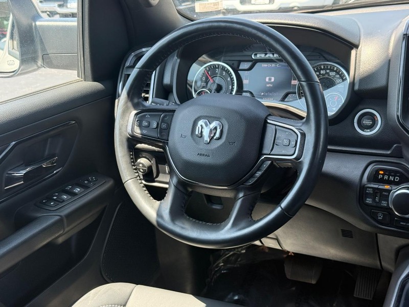 Ram 1500 Vehicle Full-screen Gallery Image 13