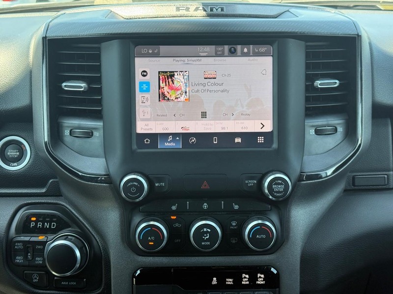 Ram 1500 Vehicle Full-screen Gallery Image 14