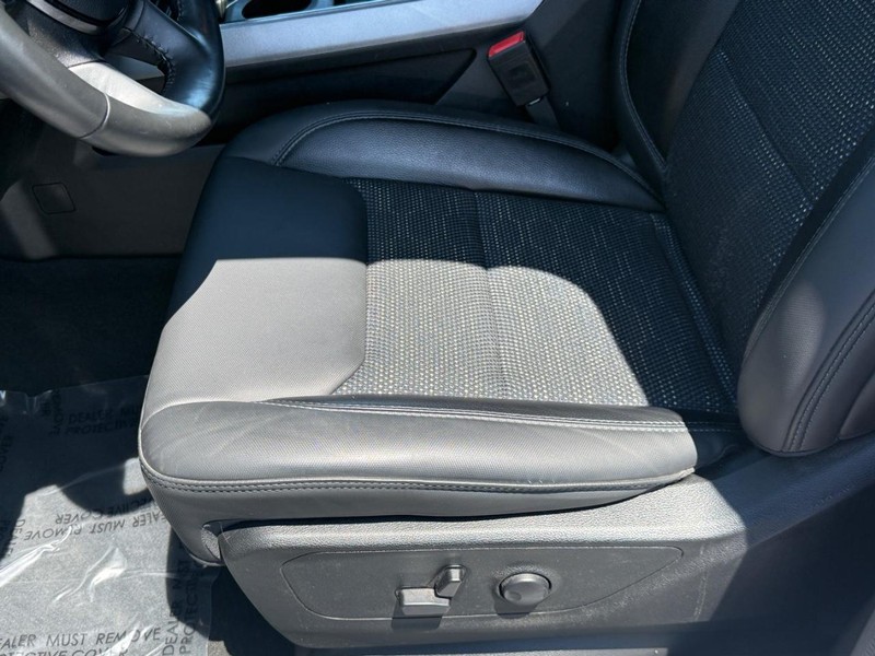 Ram 1500 Vehicle Full-screen Gallery Image 17