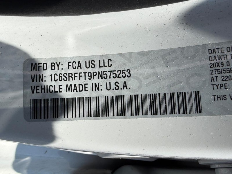 Ram 1500 Vehicle Full-screen Gallery Image 24