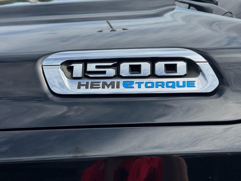 Ram 1500 Vehicle Full-screen Gallery Image 9
