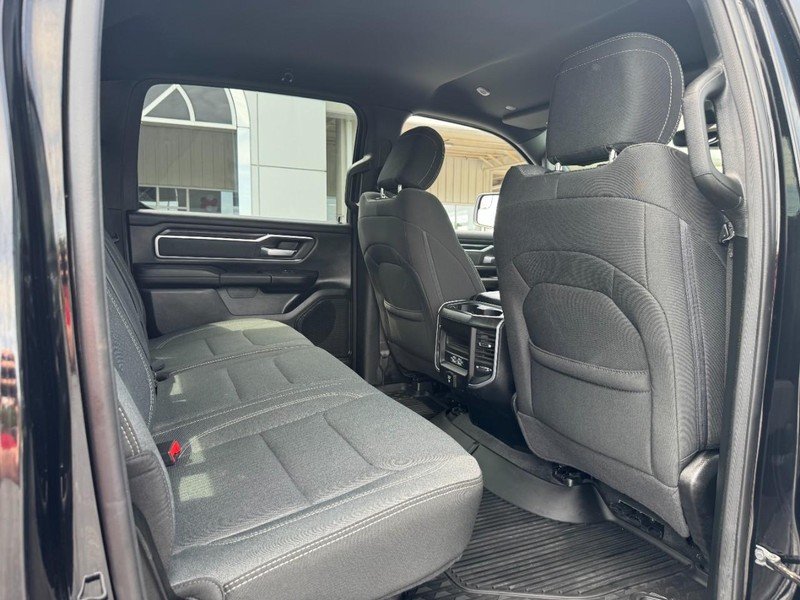 Ram 1500 Vehicle Full-screen Gallery Image 12