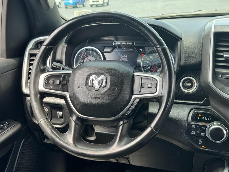 Ram 1500 Vehicle Full-screen Gallery Image 14