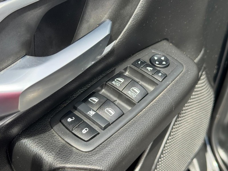Ram 1500 Vehicle Full-screen Gallery Image 17