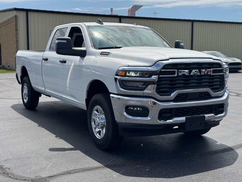 Ram 2500 Vehicle Full-screen Gallery Image 2