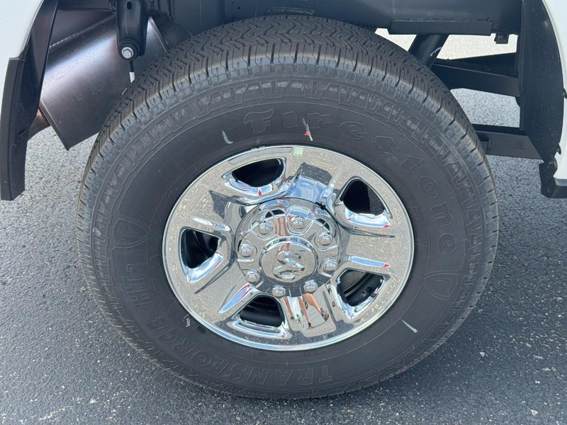 Ram 2500 Vehicle Full-screen Gallery Image 4