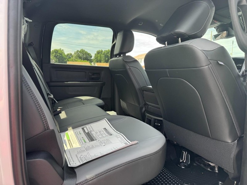 Ram 2500 Vehicle Full-screen Gallery Image 5