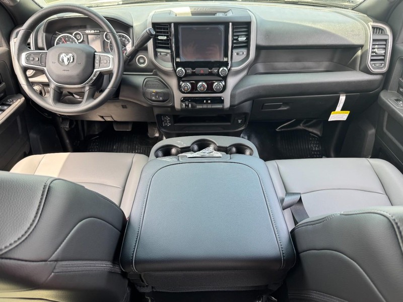 Ram 2500 Vehicle Full-screen Gallery Image 6