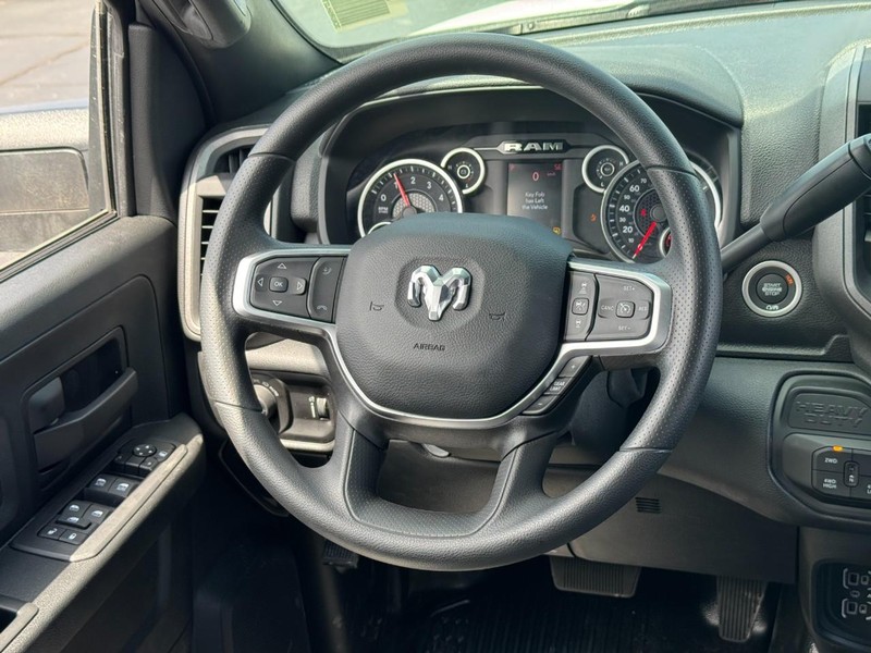 Ram 2500 Vehicle Full-screen Gallery Image 7