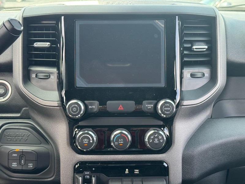Ram 2500 Vehicle Full-screen Gallery Image 8
