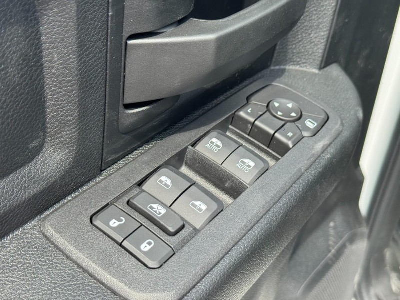 Ram 2500 Vehicle Full-screen Gallery Image 10