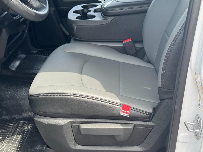 Ram 2500 Vehicle Full-screen Gallery Image 11