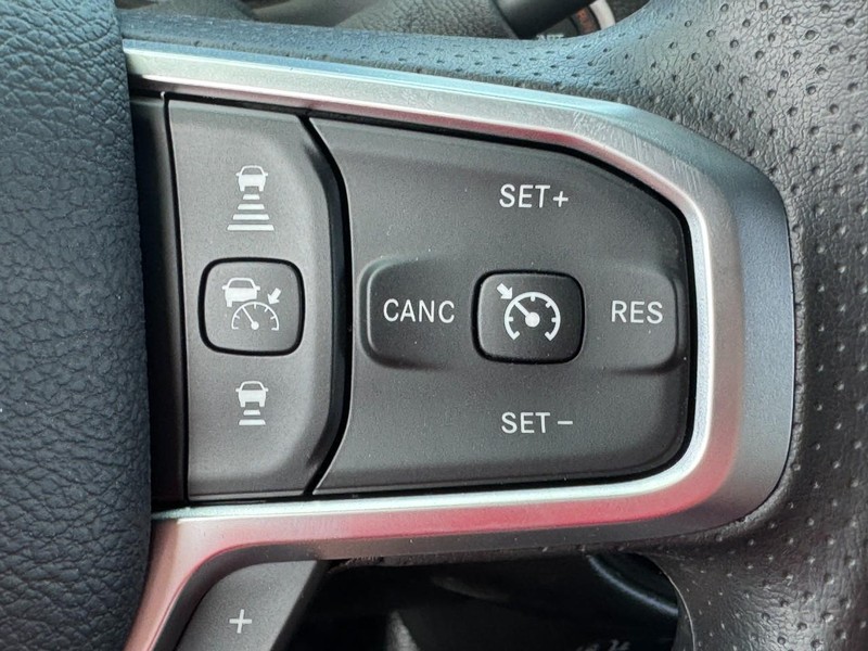 Ram 2500 Vehicle Full-screen Gallery Image 13