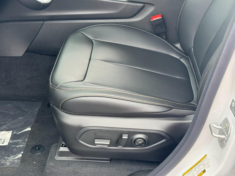 Jeep Grand Cherokee Vehicle Full-screen Gallery Image 13