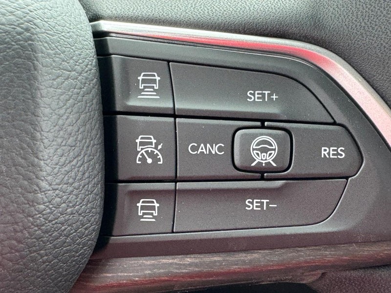 Jeep Grand Cherokee Vehicle Full-screen Gallery Image 15