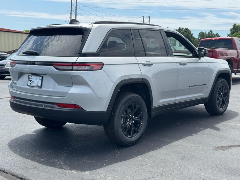 Jeep Grand Cherokee Vehicle Full-screen Gallery Image 3