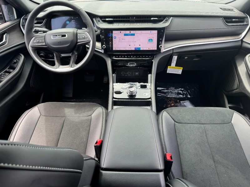 Jeep Grand Cherokee Vehicle Full-screen Gallery Image 6