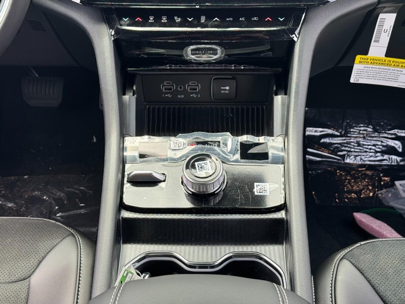 Jeep Grand Cherokee Vehicle Full-screen Gallery Image 9