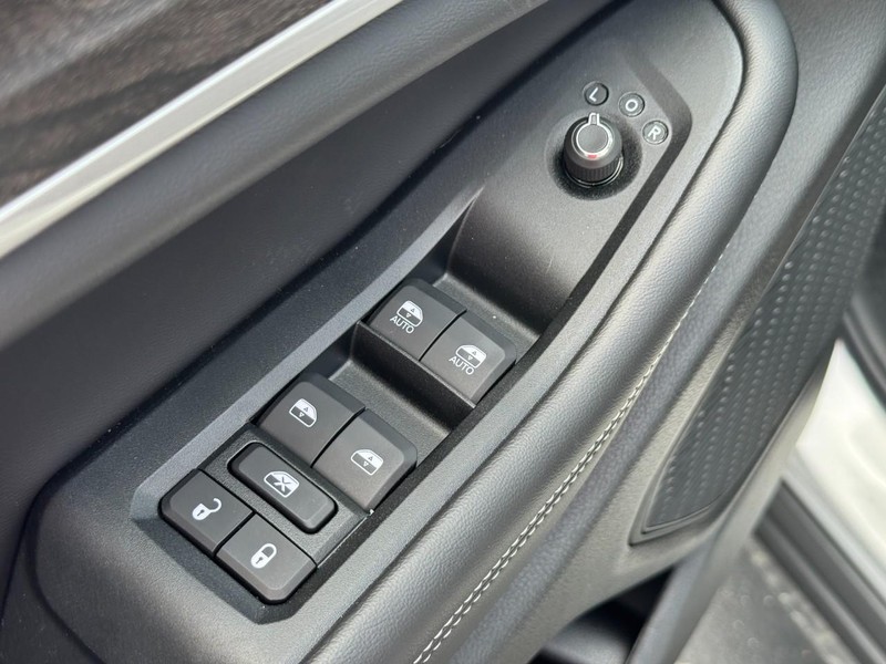 Jeep Grand Cherokee Vehicle Full-screen Gallery Image 10